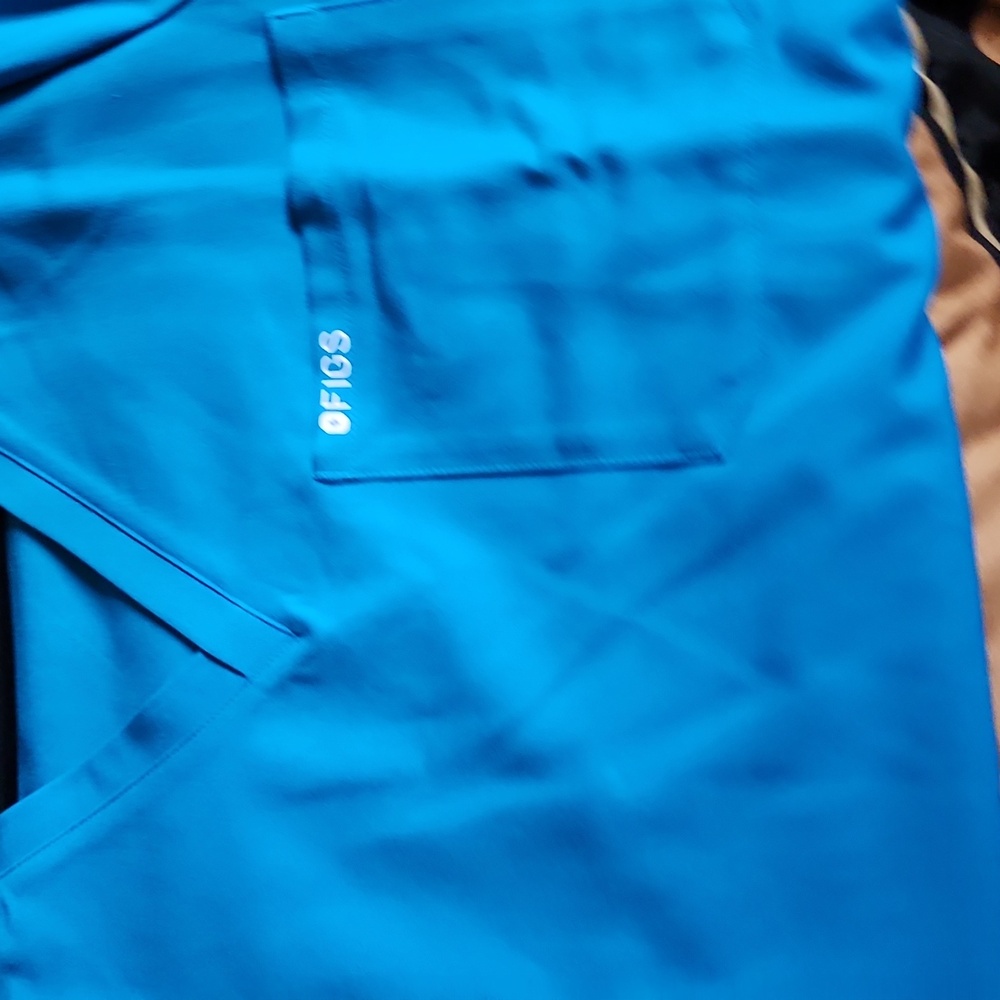Uniform top